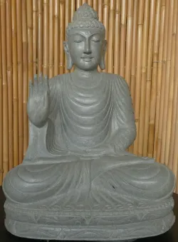 Sitzender Buddha aus Flussstein in Abhaya Position - Geste der Furchtlosigkeit, H.120 cm. 